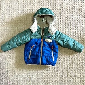 Patagonia boys 4t reversible jacket with detachable hood.